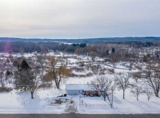 N8076 Fenske Rd, Pardeeville, WI 53954