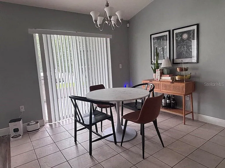 1004 Chateau Cir — Photo 16