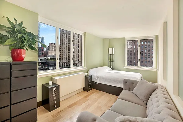Sold by LG Fairmont Group | media 2
