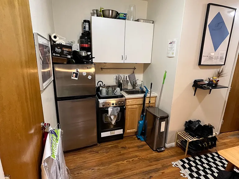 523 E 12th St #12 — Photo 7