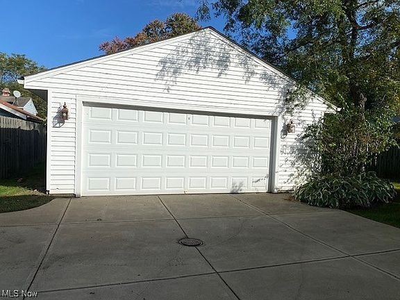 2nd image of 10309 Greenview Dr