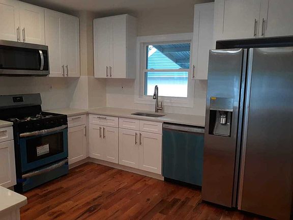 2nd image of 10915 Pinegrove St