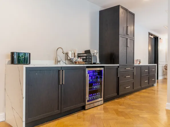 564 Saint Johns Place image 13 of 14