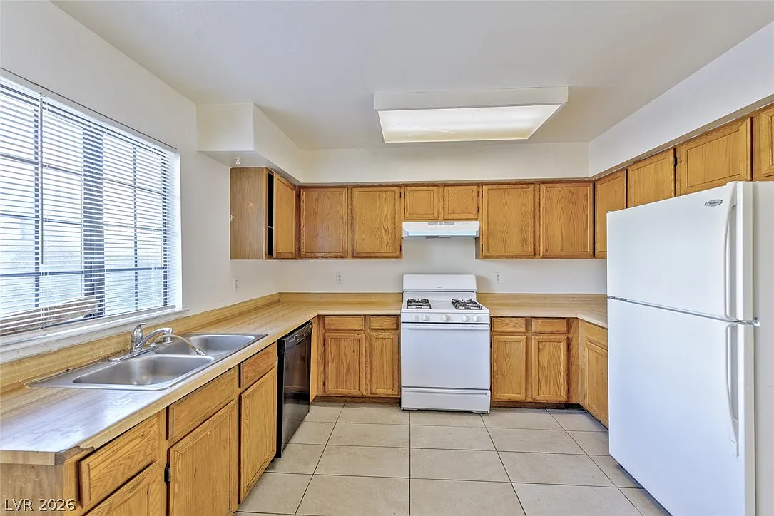 3 bed, 1.5 bath, 1178 sqft, $1,000 — Photo 3