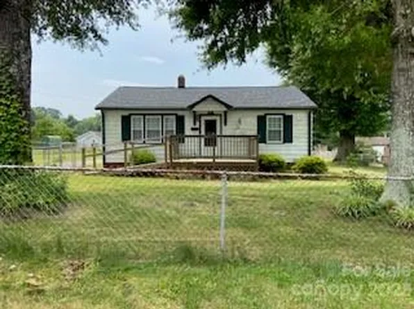 2911 Court Dr, Gastonia, NC 28054