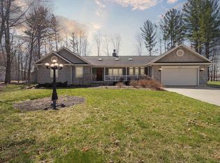 3030 E Maple Hill Ct, Midland, MI 48642