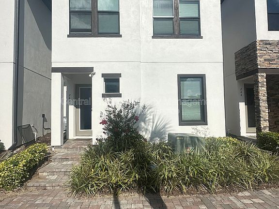 2nd image of 240 Villa Domani Cir