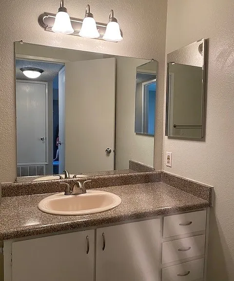 Sierra Woods Apartments — Photo 19
