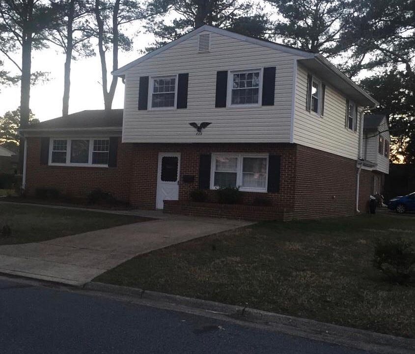2nd image of 829 Benjamin Pl
