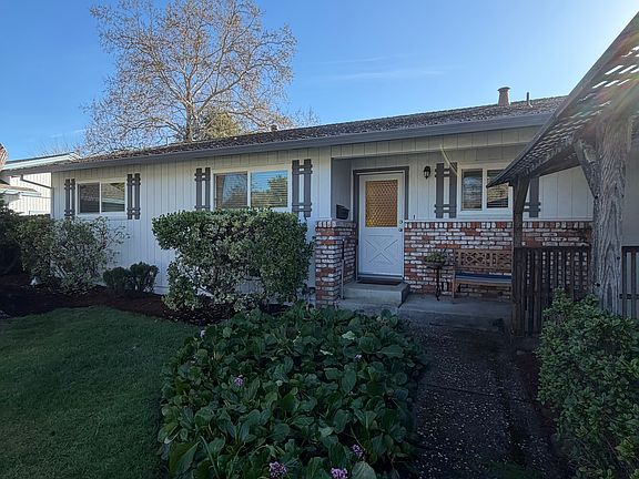 2nd image of 892 Middle Rincon Rd