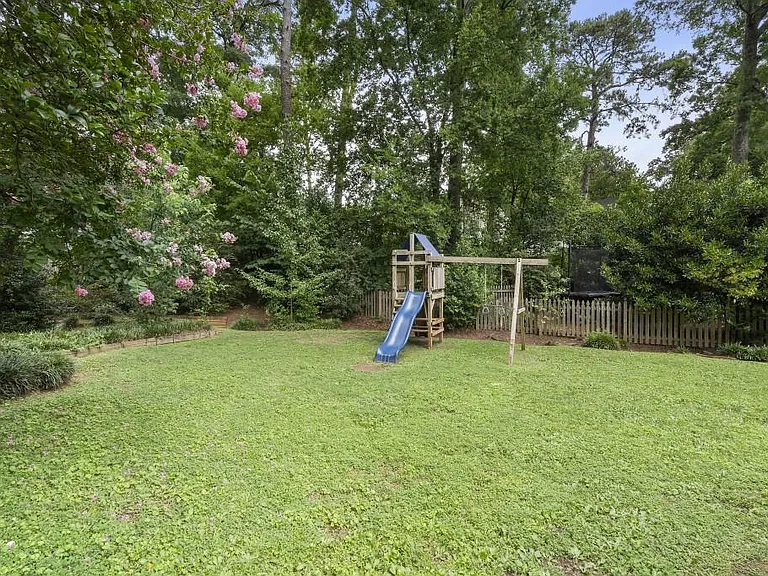 2151 Radcliffe Dr NW — Photo 34