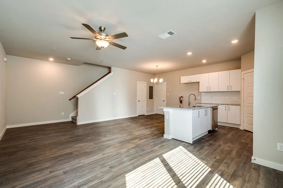 Building Photo - 737 Wheatfield Dr