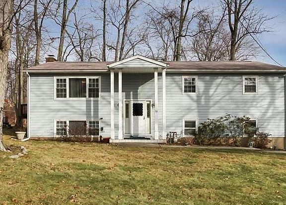3rd image of 14 Deer Meadow Dr