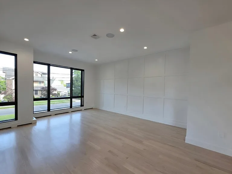 1047B Anderson Ave — Photo 25