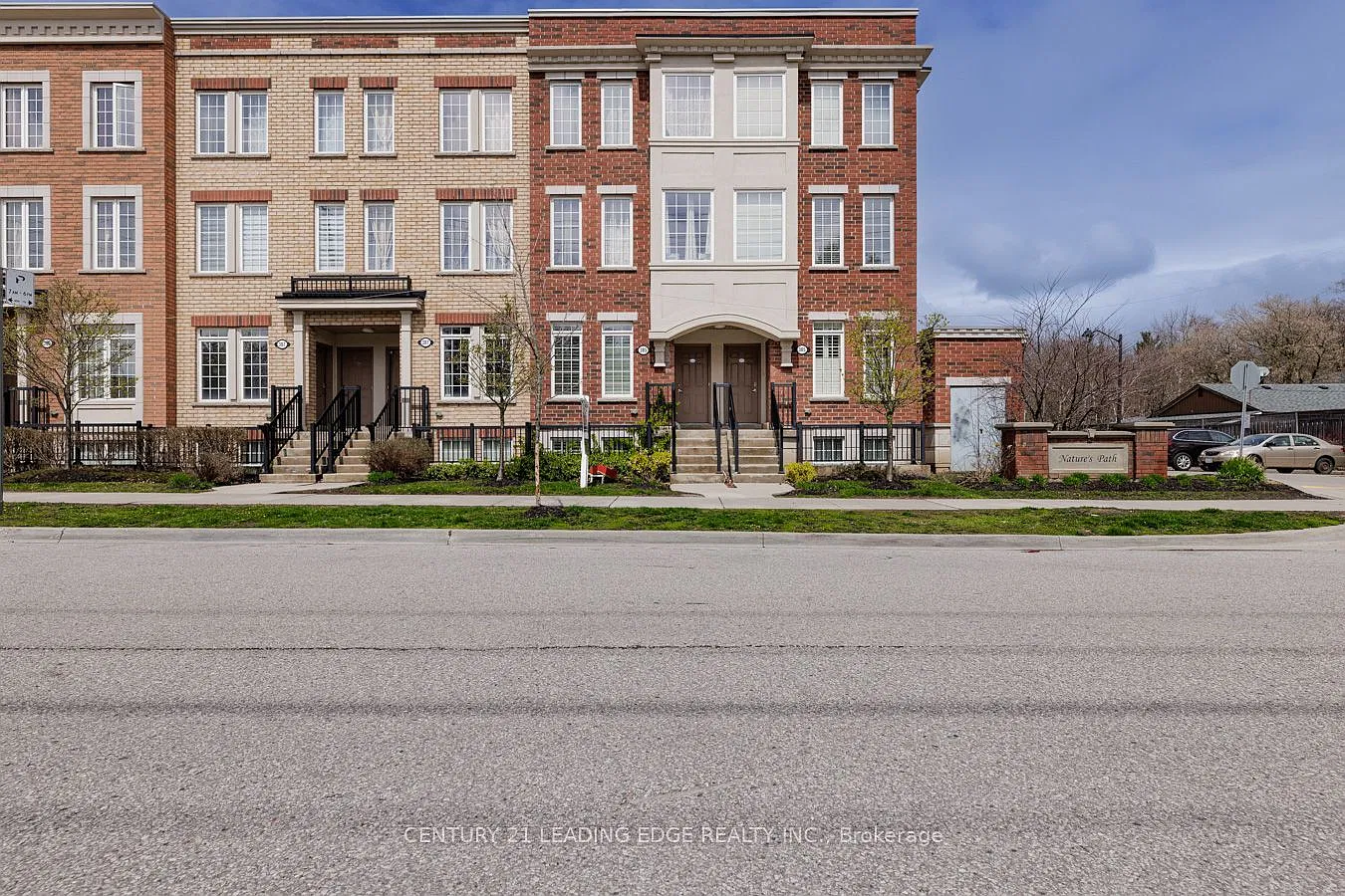 3 bed, $2,900 — Photo 2