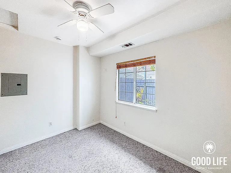 SD: Comfortable Junior 1BD/1BA Unit in Hillcrest with On-Site Laundry & Shared Courtyard — Photo 10