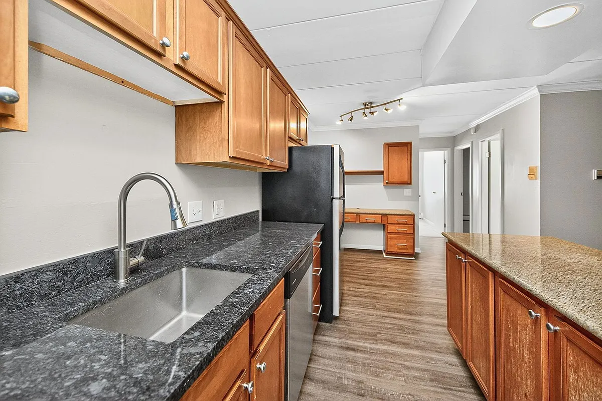 Building Photo - 3305 Jefferson Ave #6