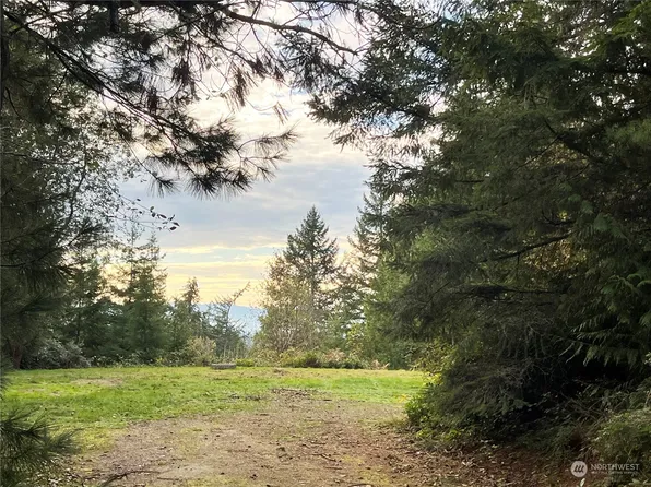 3671 Log Cabin Road, Clinton, WA 98236