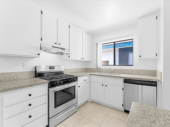 2nd image of 444 W Windsor Rd #10