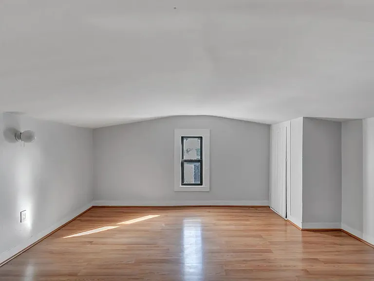 33 Howe St #3R — Photo 15