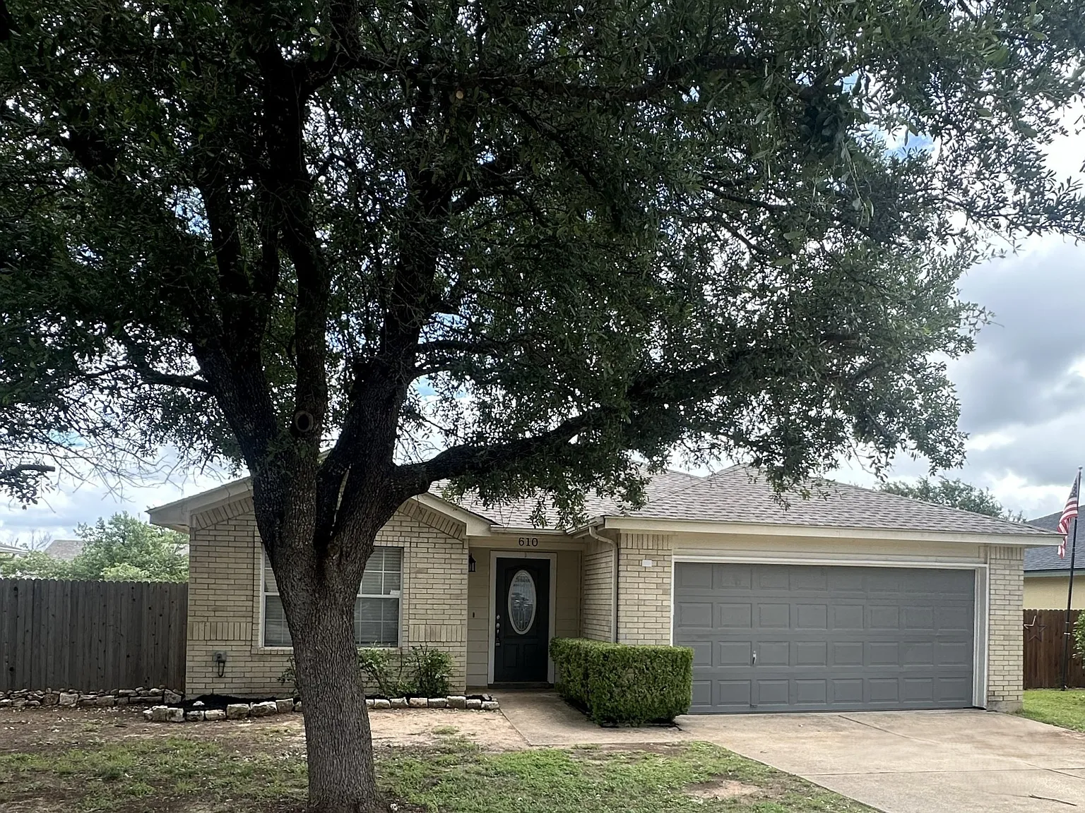 Cute 3 bedroom, 2 bath home in Leander. — Photo 2