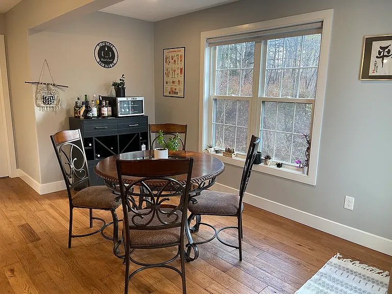Dining room that connect to deck