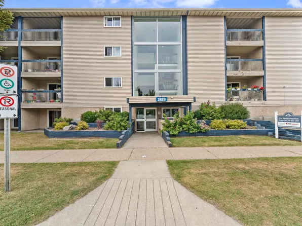 2620 Mill Woods Rd NW #102, Edmonton, AB T6K 4A6