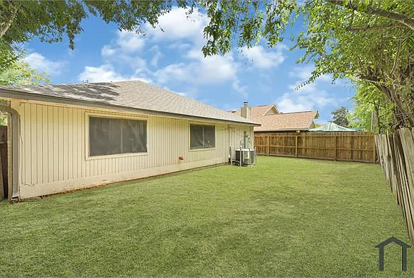 8111 Furlong Ln — Photo 20