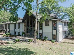 1725 Cedarwood Rd, Vestavia, AL 35216