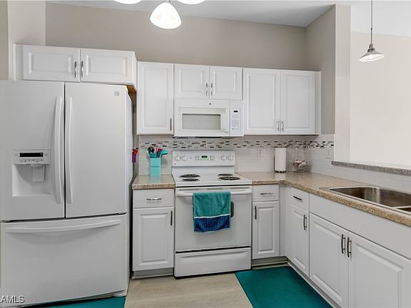 5th image of 3635 Pine Oak Cir APT 104
