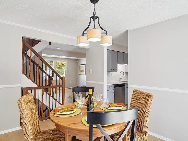 158 Fairfield Dr — Photo 2