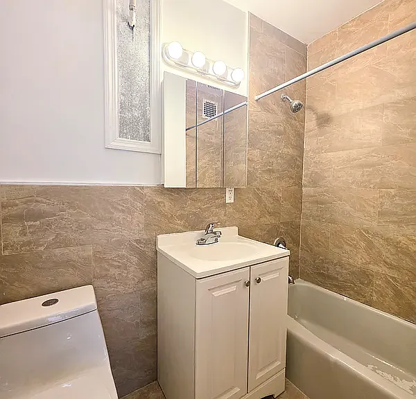 338 E 14th St #4C — Photo 6