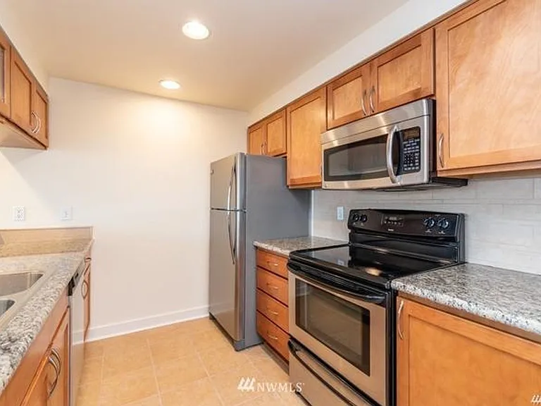 25 N Broadway #303 — Photo 9