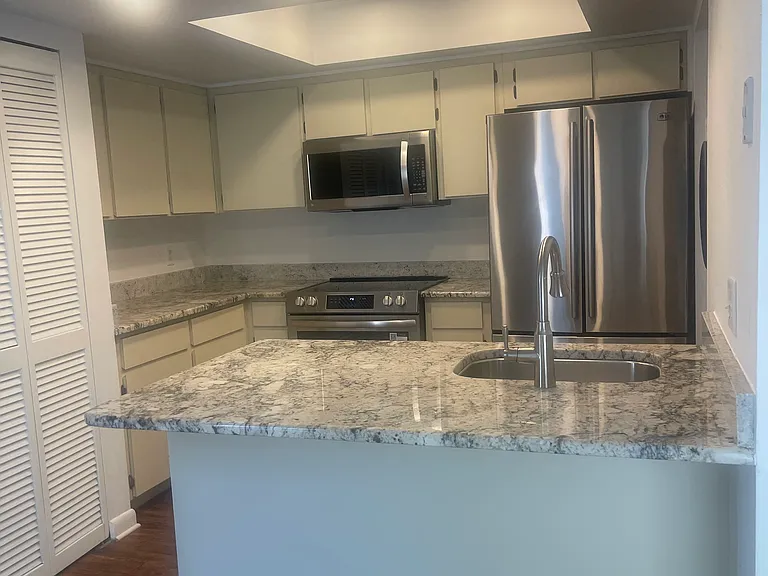 1906 W Dekle Ave — Photo 3