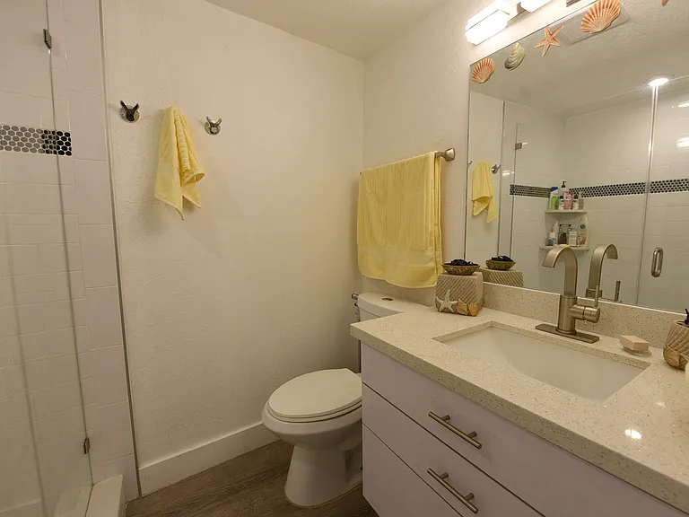 Harbor West Apartments — Photo 15