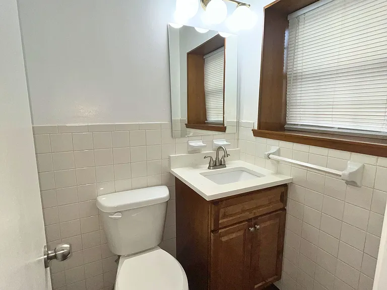 1025 Warden St — Photo 4