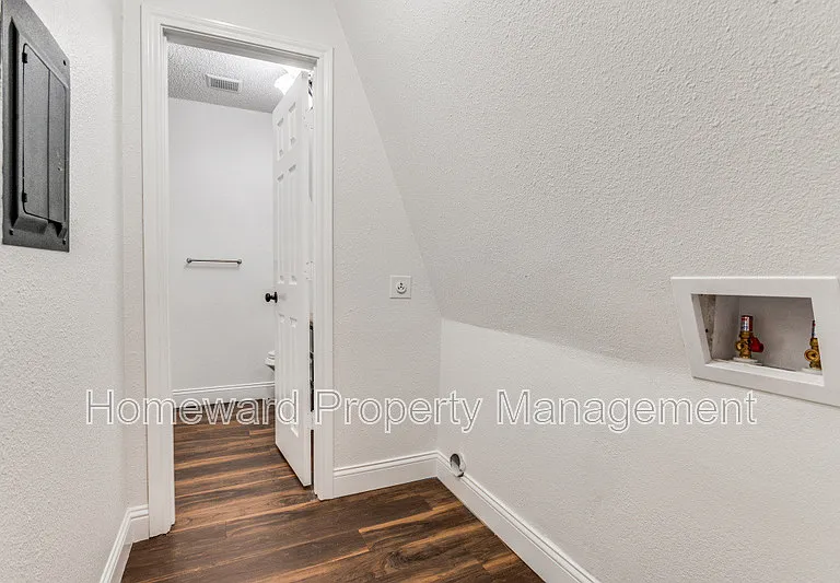 809 E Pioneer Dr — Photo 6