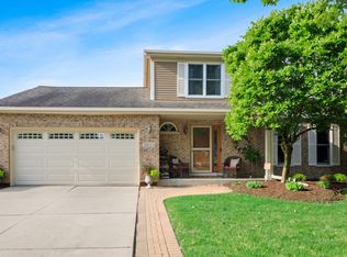 1813 Hatch St, Downers Grove, IL 60516