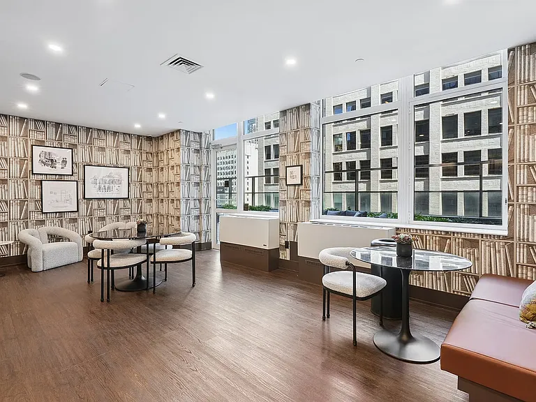 125 W 31st St #31F — Photo 2