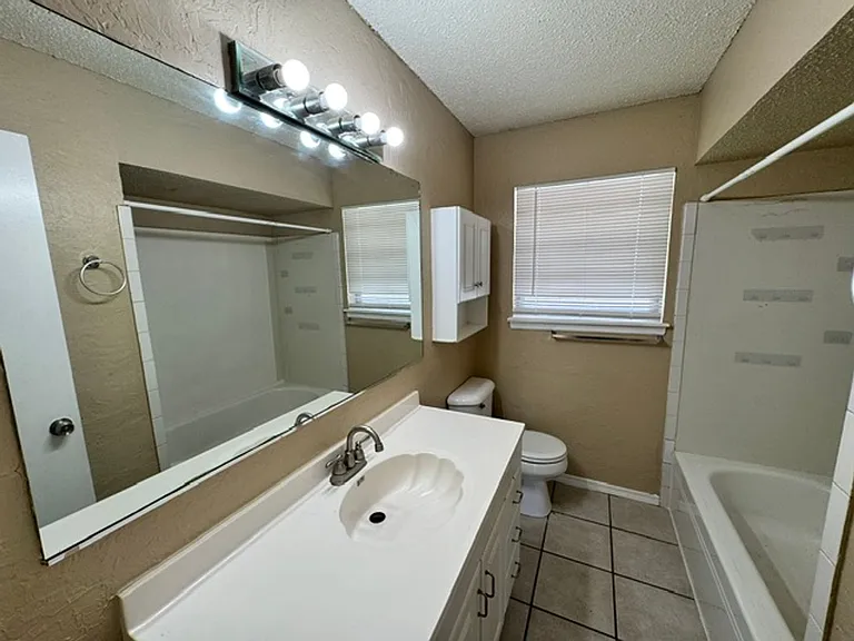 712 N Janeway Ave — Photo 5