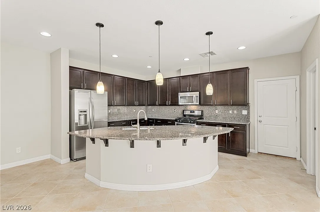 3 bed, 2.5 bath, 1873 sqft, $2,323 — Photo 2