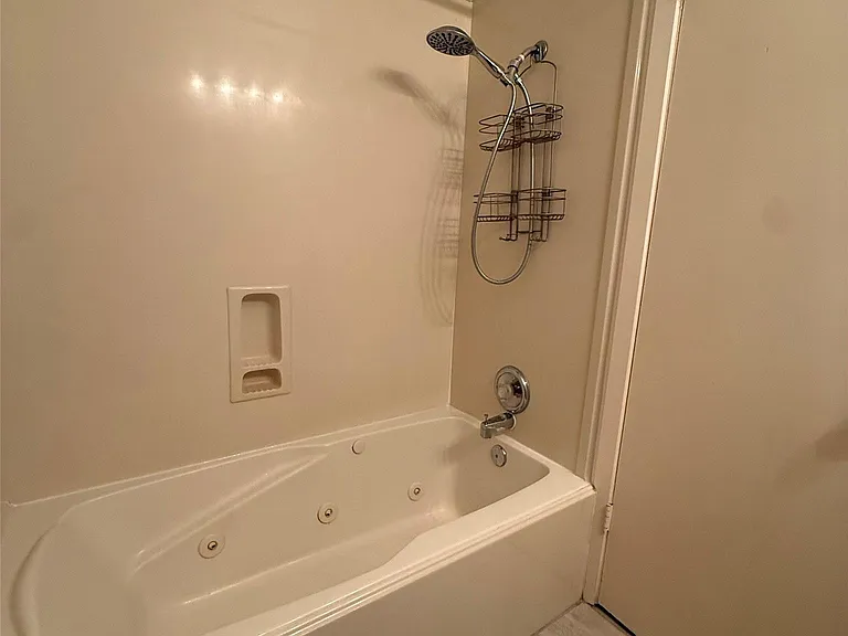 509 Avondale Ln — Photo 11