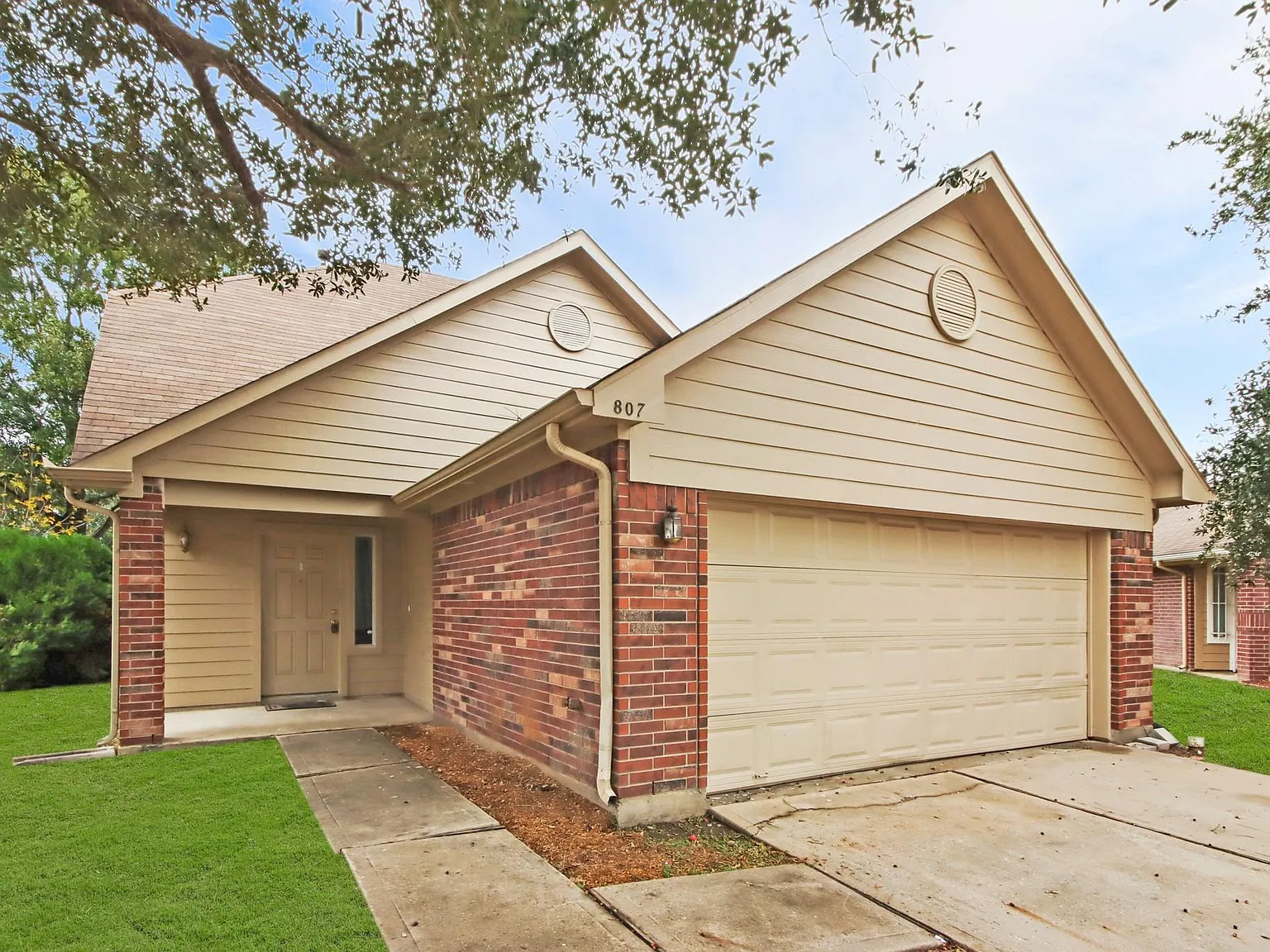 3 bed, 2.5 bath, 1590 sqft, $1,700 — Photo 1