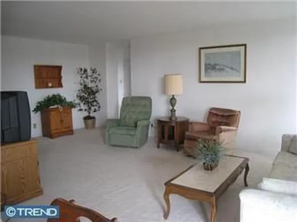2401 Pennsylvania Ave APT 815, Wilmington, DE 19806