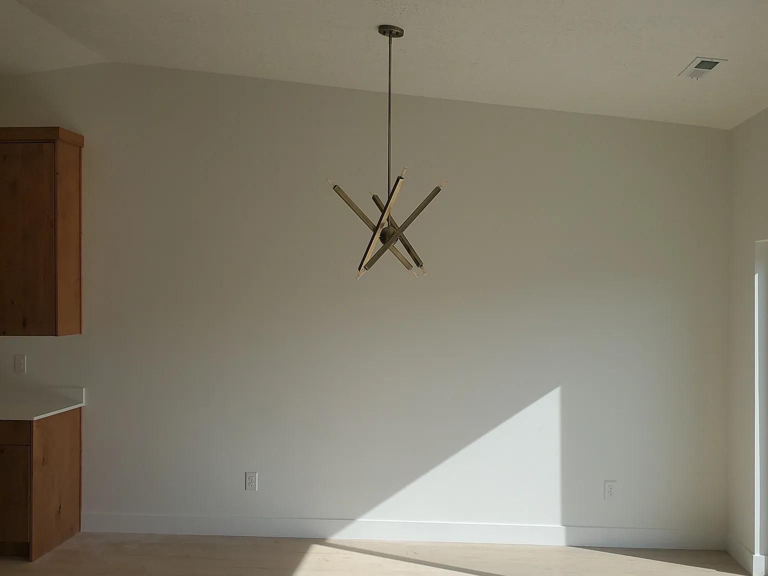 Beautiful Morgan Townhouse! — Photo 4