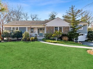 1025 Nine Acres Ln, Mamaroneck, NY 10543