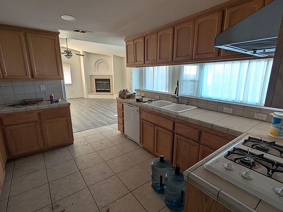 4th image of 9352 Cedar St