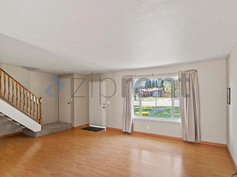 3298 Cropley Ave — Photo 7