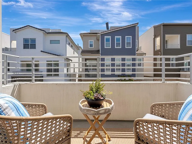 2105 Two Harbors Cir — Photo 17