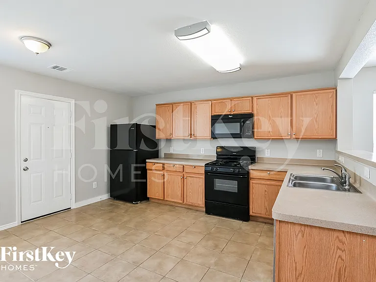 8143 Chancewood Ln — Photo 5